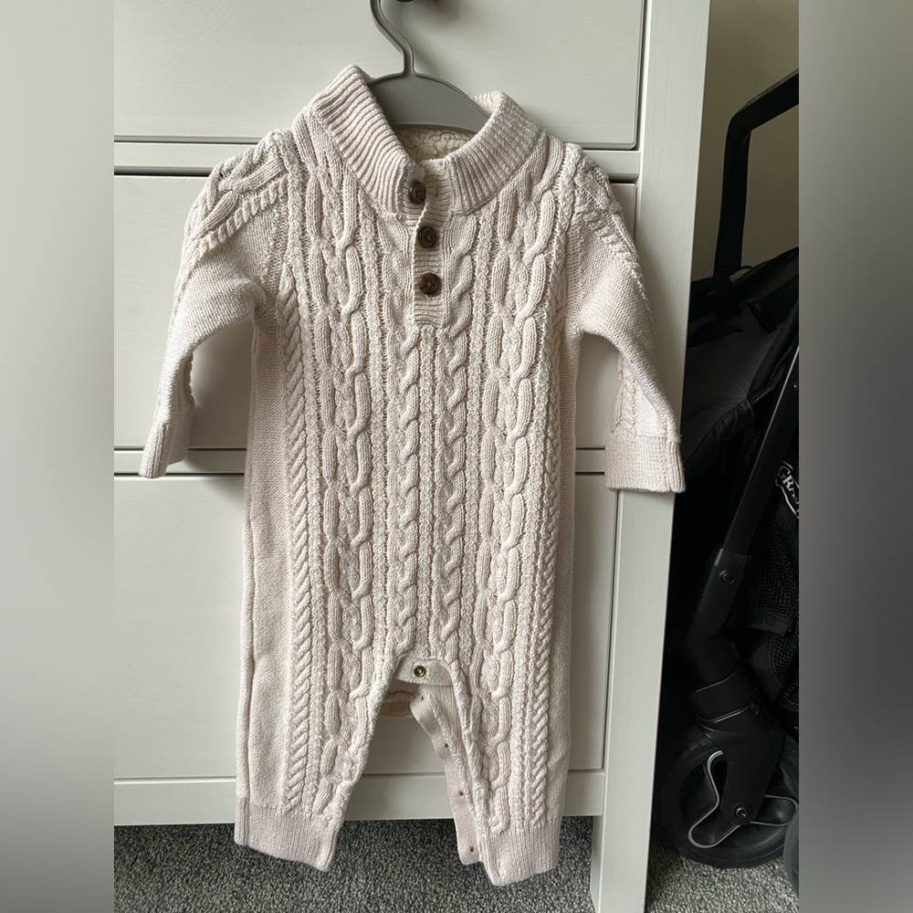 Gap Baby Cable Knit Cream Sweater Onesie (6-12 months)